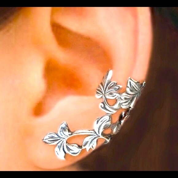 💜3/$30 Antique Silver Spring Leaf Left Earring - Picture 1 of 4